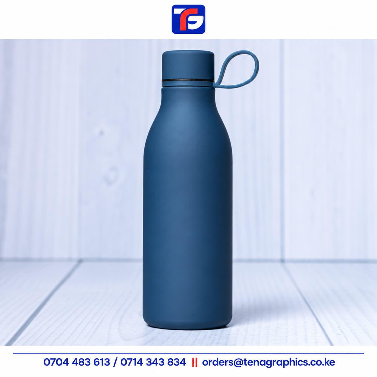 Novac Flask in navy blue
